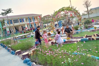 🌺 Cỏ cây đã xanh tươi và hoa đã nở rộ. Mặc dù là mùa đông giá rét nhưng chúng con luôn được sưởi ấm của những tấm lòng đầy tình yêu thương,  các cô thật sự hạnh phúc khi nhìn thấy phụ huynh cùng các con vui chơi mà không muốn ……..🥰🥰🥰